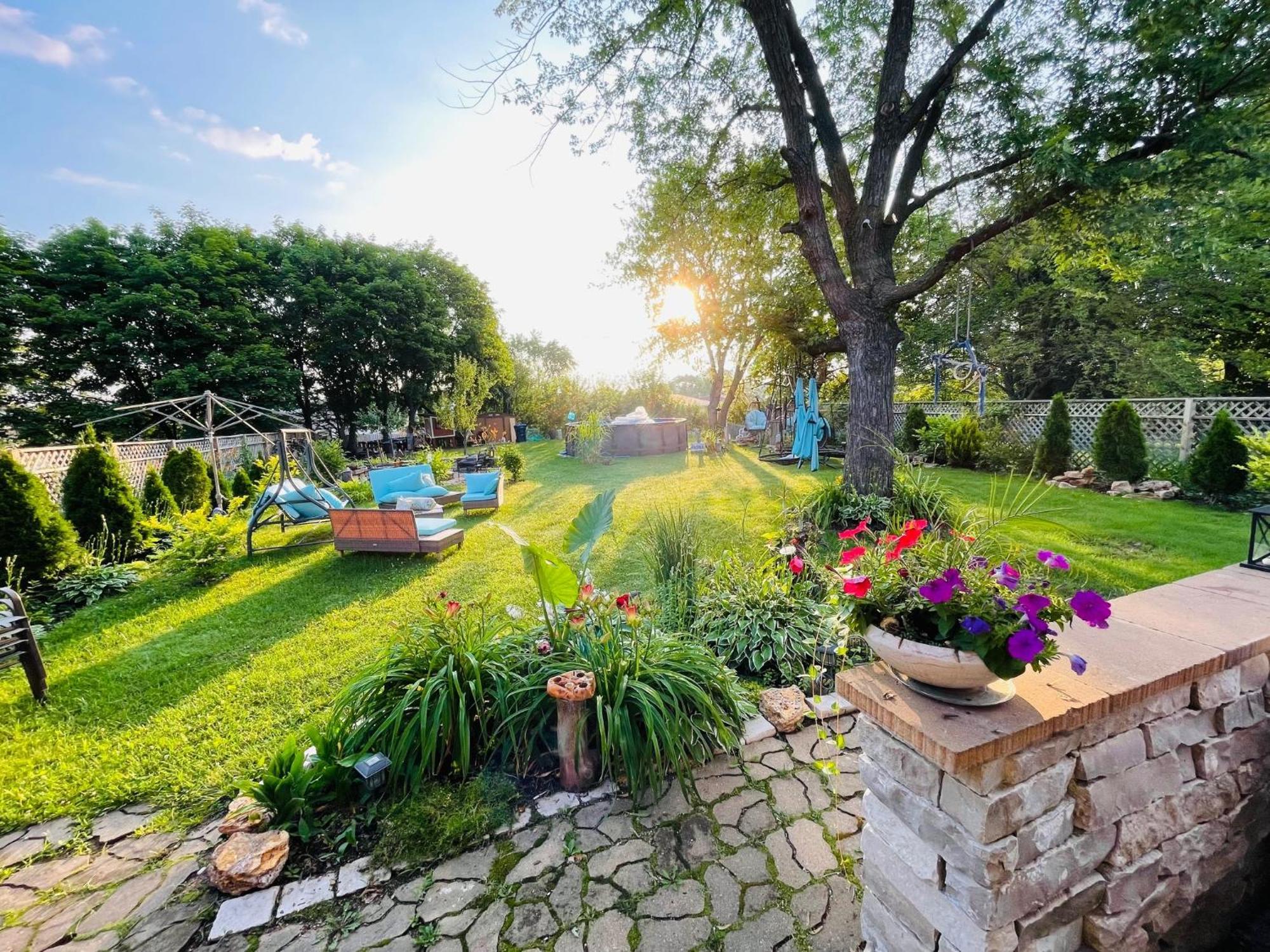 Schaumburg Paradise Oasis With A Secret Garden And Private Pool ภายนอก รูปภาพ
